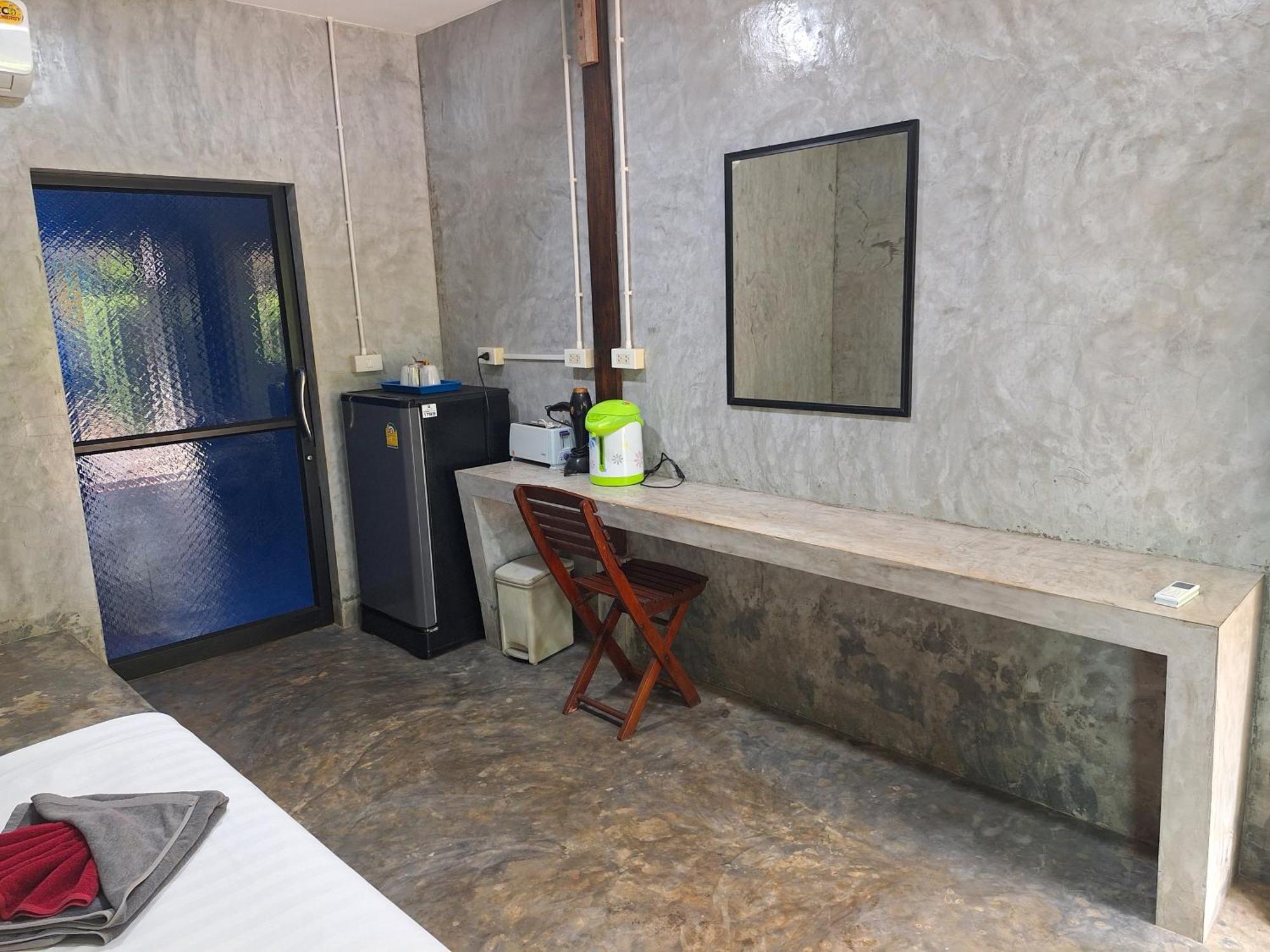 Lanta Happy House Hotel Koh Lanta Exterior photo