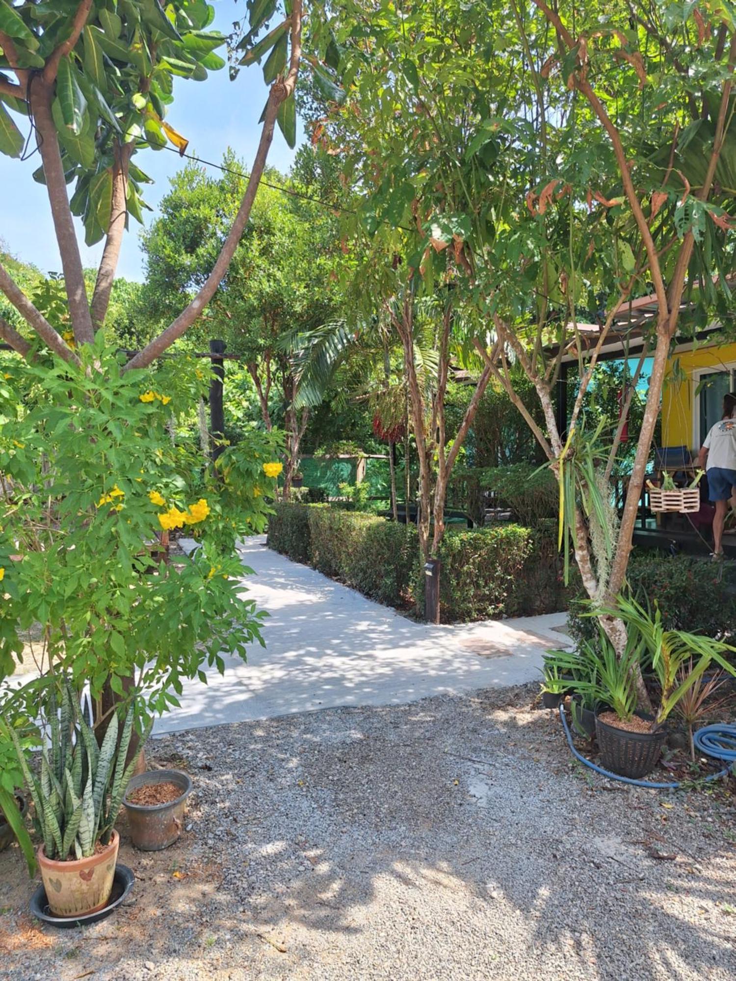 Lanta Happy House Hotel Koh Lanta Exterior photo